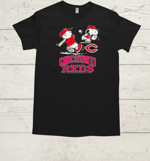 Peanuts Charlie Brown And Snoopy Playing Baseball Cincinnati Reds  Classic Men's T-shirt