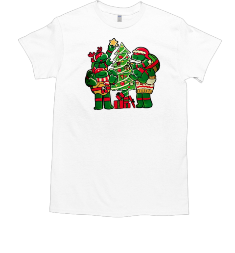 Teenage Mutant Ninja Turtles decorating their Christmas tree  Classic Men's T-shirt