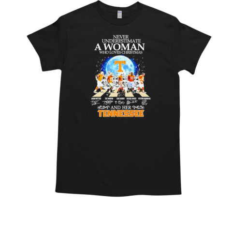 Never underestimate a woman who loves Christmas and her Tennessee Volunteers  Classic Men's T-shirt