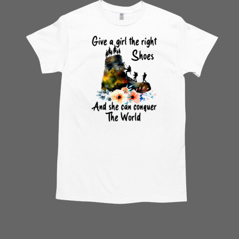 HIKING GIVE A GIRL THE RIGHT SHOES  Classic Men's T-shirt