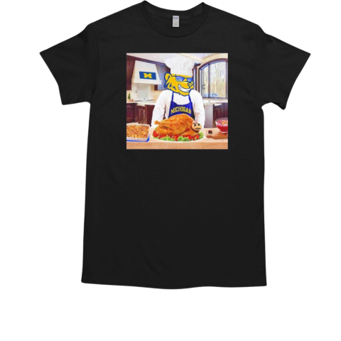 Michigan Wolverines mascot serving Buckeyes turkey dinner T-Shirt